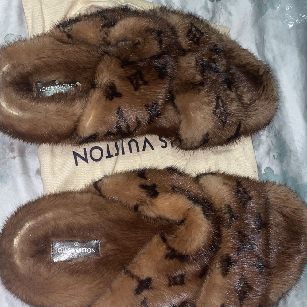 Louis Vuitton slippers
